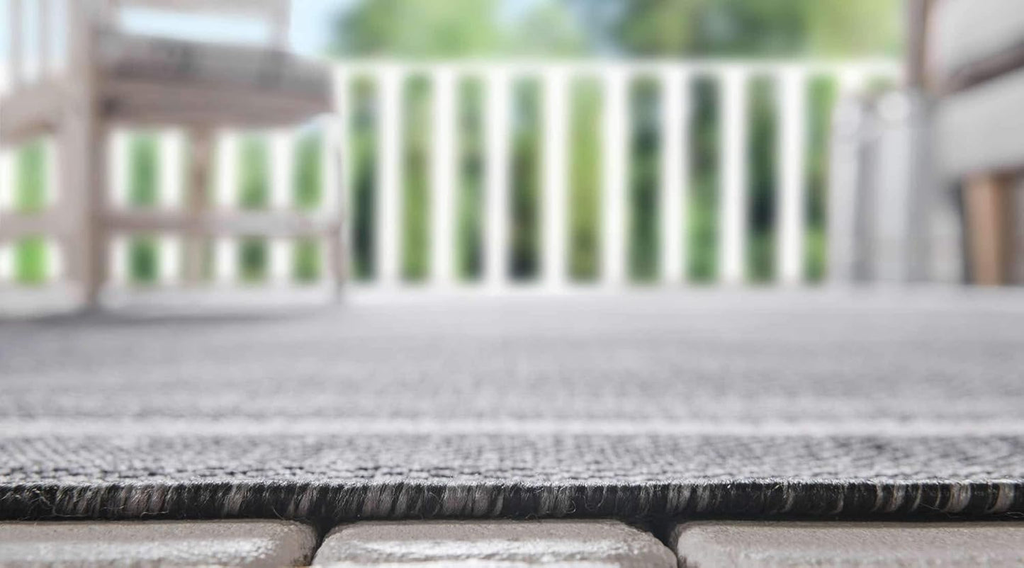Unique Loom Outdoor Border Collection Area Rug - Soft Border (4' 1" x 6' 1" Rectangle, Black/ Ivory)
