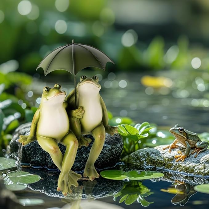 Couple Frogs Outdoor Statue - Frogs Decor Resin Happy Couple Hold an Umbrella Garden Statue Frog Garden Décor for Patio Yard Lawn Porch Gardening Décor 8.5" x 11" x 6.5"