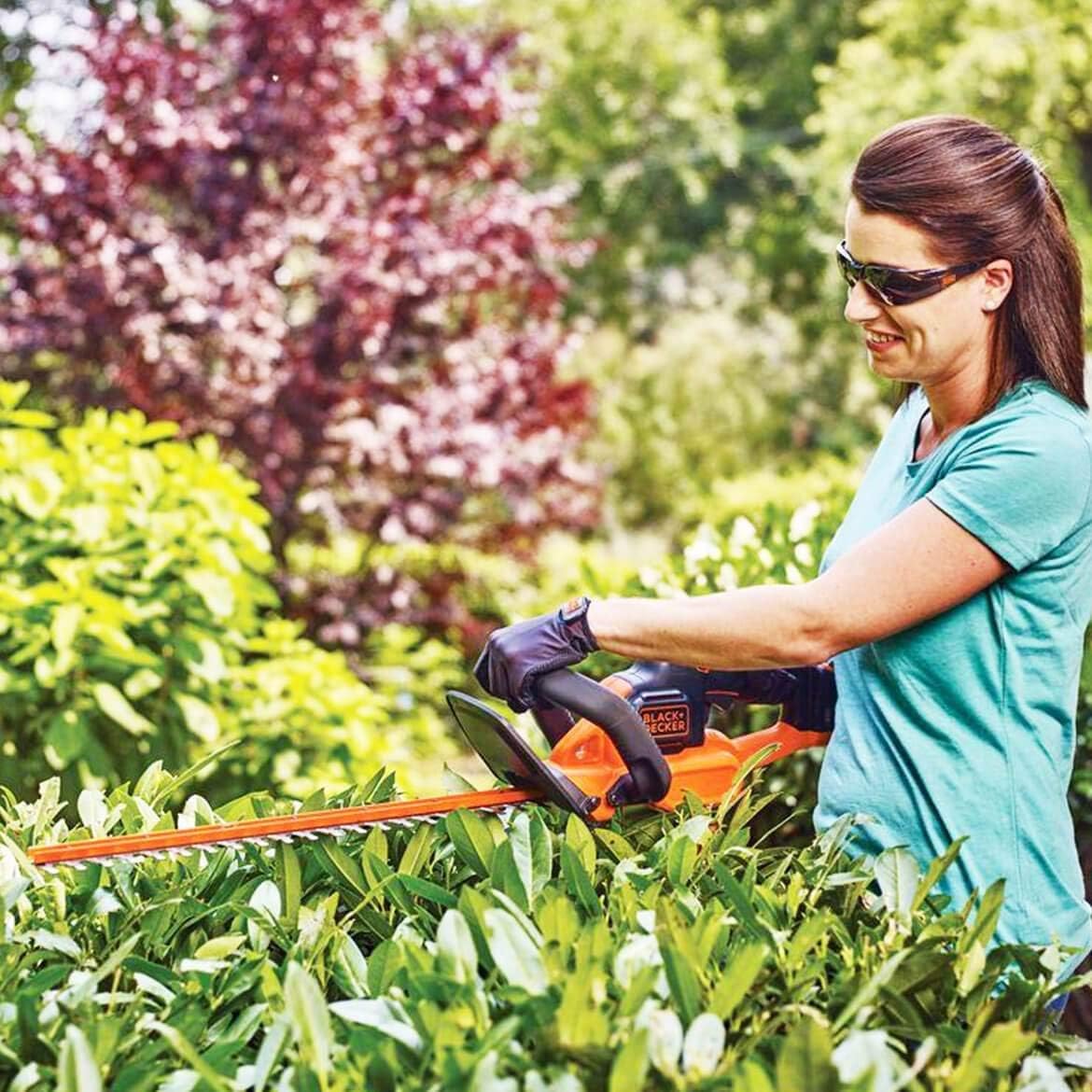 BLACK+DECKER 40V MAX Cordless Hedge Trimmer, 24-Inch Brush Trimmer with Battery and Charger (LHT341FF)