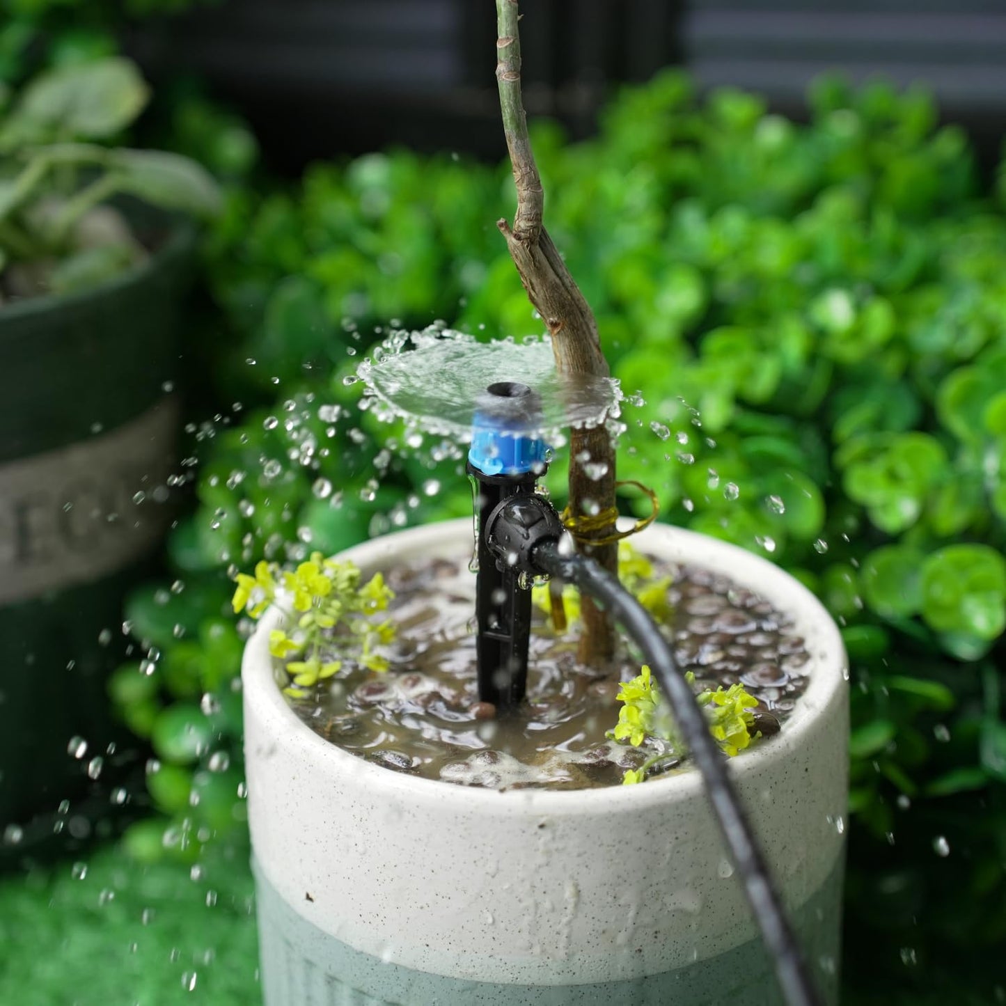 25 Pieces Drip Emitters for 1/4" Drip Irrigation Tubing, Adjustable 360 Degree Vortex Drip Emitters with Stake 360° Full Circle Umbrella Shape Pattern Garden Irrigation Micro Drippers