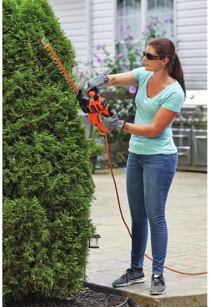 BLACK+DECKER Hedge Trimmer, Dual-Action Blade, 16-Inch (BEHTS125)