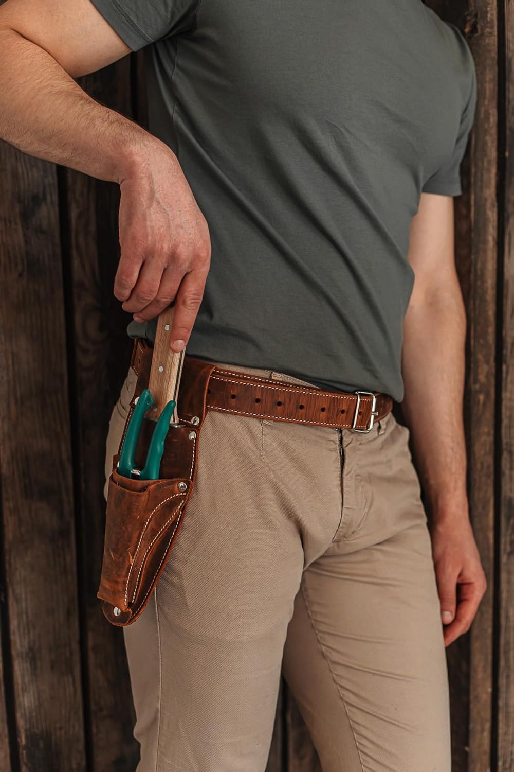 Personilized Hori Hori Leather Sheath Belt with Pruner and Scissor Pockets. Personalized Florist Tool Belt Leather, Gardening Belt with Pockets. (Brown with engraving, one size)
