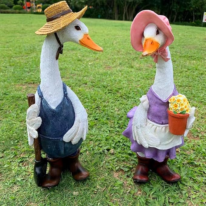 Garden Statues Gardener Couple Duck, Indoor Outdoor Decorations Cute Ducks Art Décor Goose Figurine Ornament for Yard Home Garden Patio and Office (Female)
