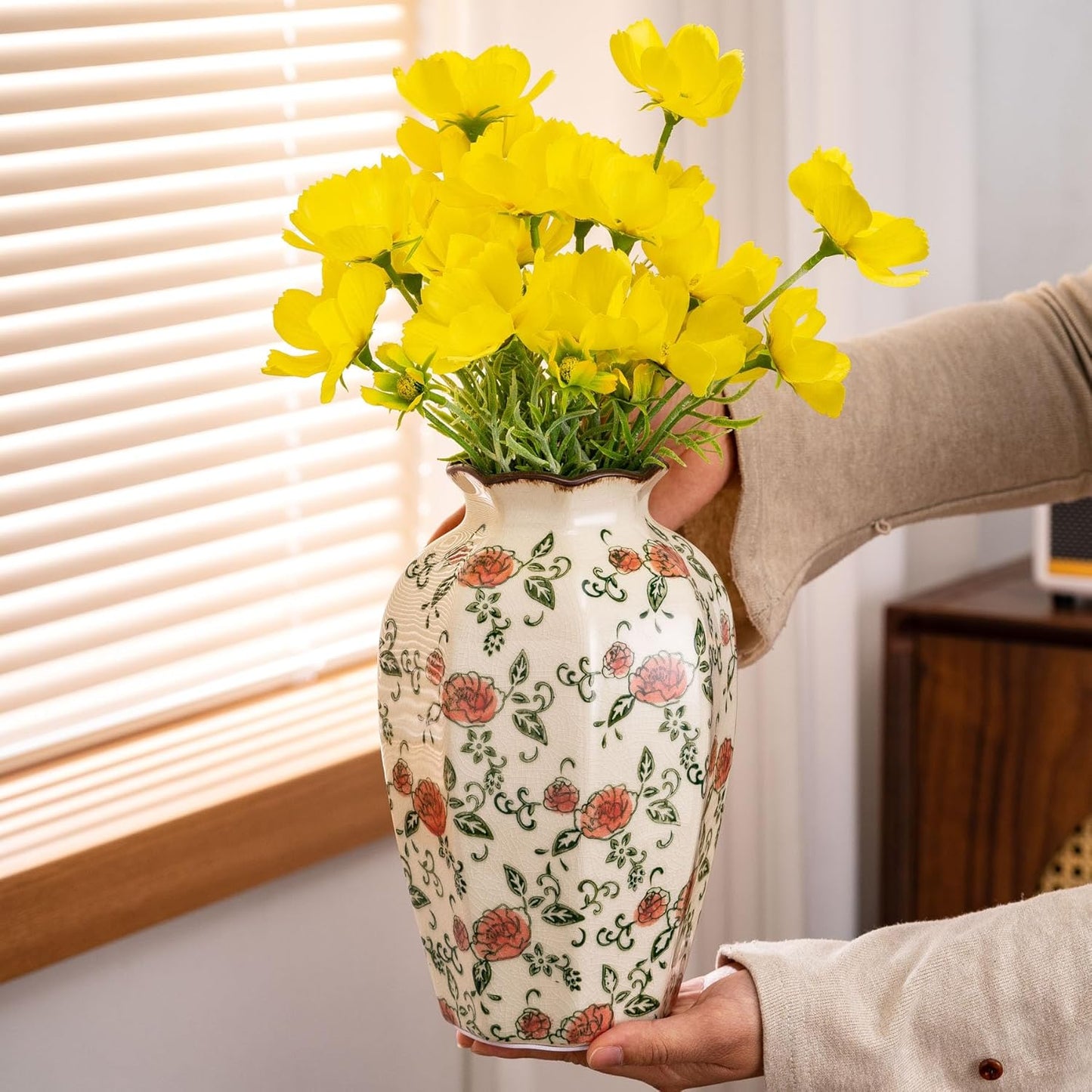 Green&Beige Vintage Octagonal Vase, Red Rose Chinoiserie Floral Vase, Farmhouse Antique Decorative Ceramic Flower Vases for Bouquet, Home Decor, Living Room, Bookshelf, Office, Tuscan Decor 9.1 Inch