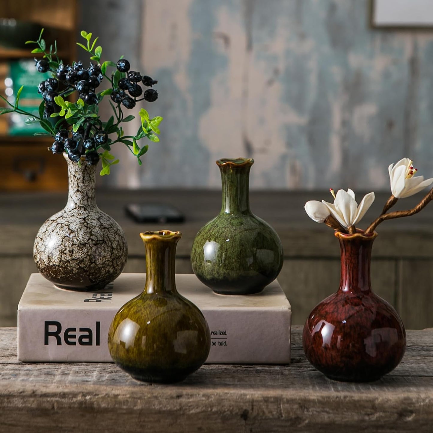 JOJUNO Glazed Rustic Bud Vase Set of 4 - Small Ceramic Mini Pottery Vases in White, Yellow, Green, Red - Ideal for Fresh & Dried Flowers - Modern Farmhouse Décor for Living Room, Shelves, Dining Table