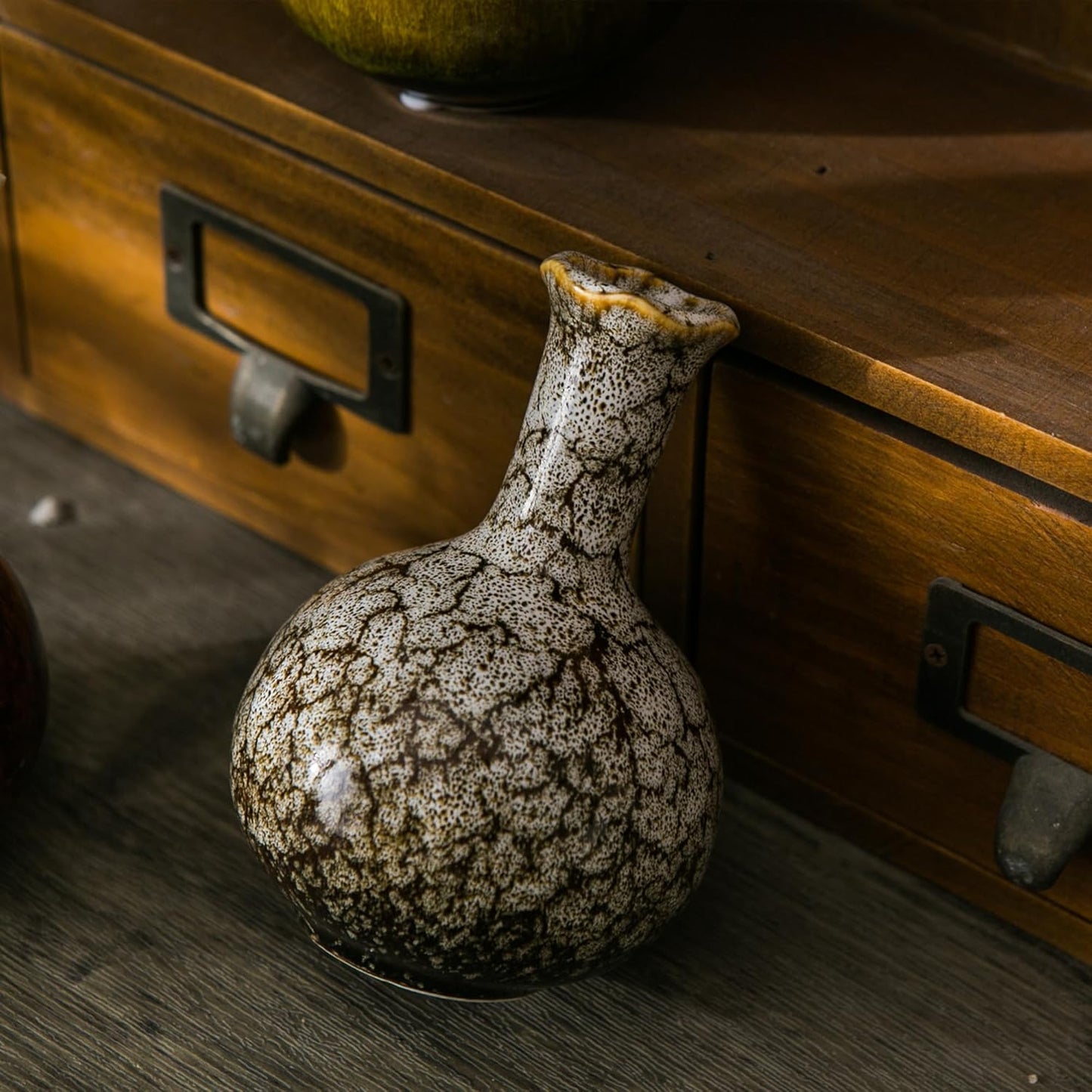 JOJUNO Glazed Rustic Bud Vase Set of 4 - Small Ceramic Mini Pottery Vases in White, Yellow, Green, Red - Ideal for Fresh & Dried Flowers - Modern Farmhouse Décor for Living Room, Shelves, Dining Table