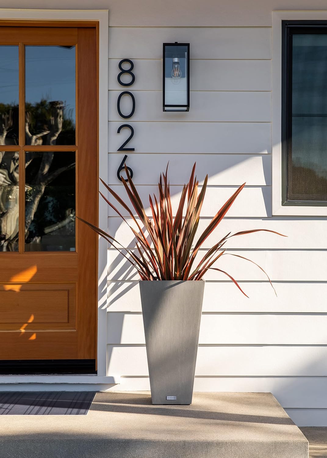 Veradek V-Resin Indoor/Outdoor Taper Planter (26 inch, Grey)