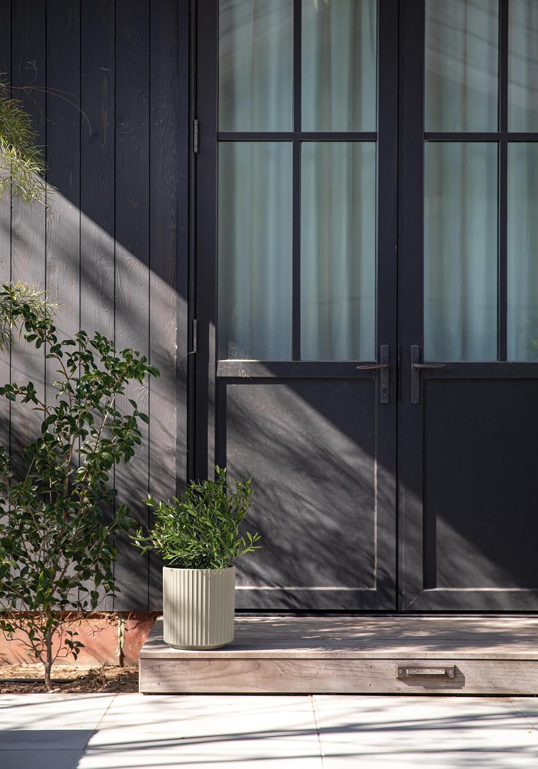 Veradek Demi Series Round Planter for Porch, Patio, Backyard | Durable Plastic-Concrete Material | Modern Décor for Tall Plants, Flowers