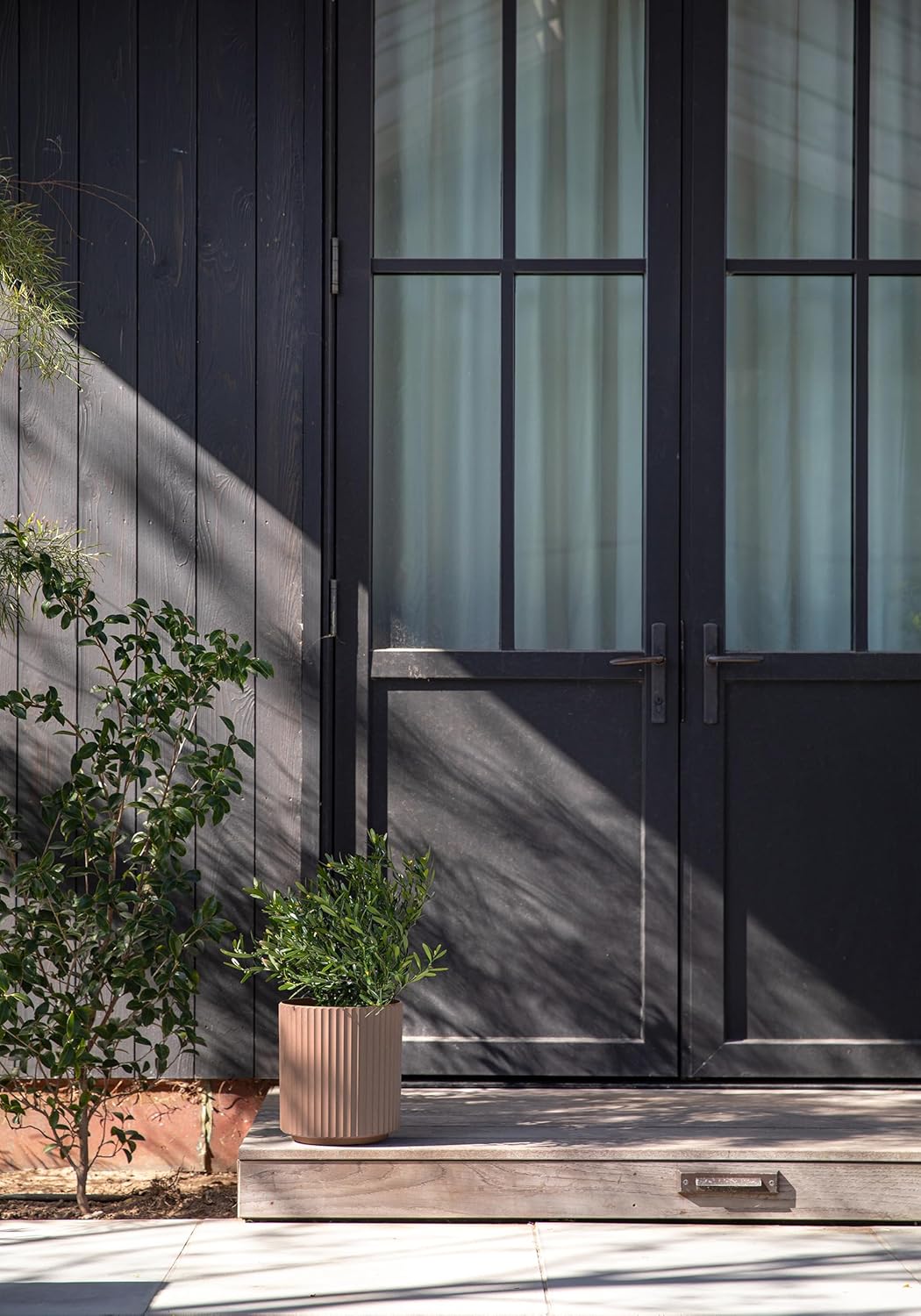 Veradek Demi Series Round Planter for Porch, Patio, Backyard | Durable Plastic-Stone Composite Material | Modern Décor for Tall Plants, Flowers