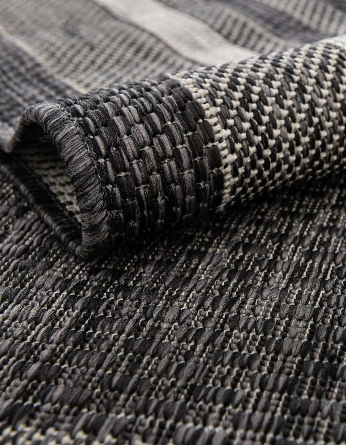 Unique Loom Outdoor Border Collection Area Rug - Soft Border (13' Round, Black/ Ivory)