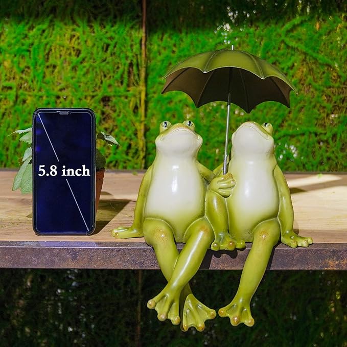 Couple Frogs Outdoor Statue - Frogs Decor Resin Happy Couple Hold an Umbrella Garden Statue Frog Garden Décor for Patio Yard Lawn Porch Gardening Décor 8.5" x 11" x 6.5"