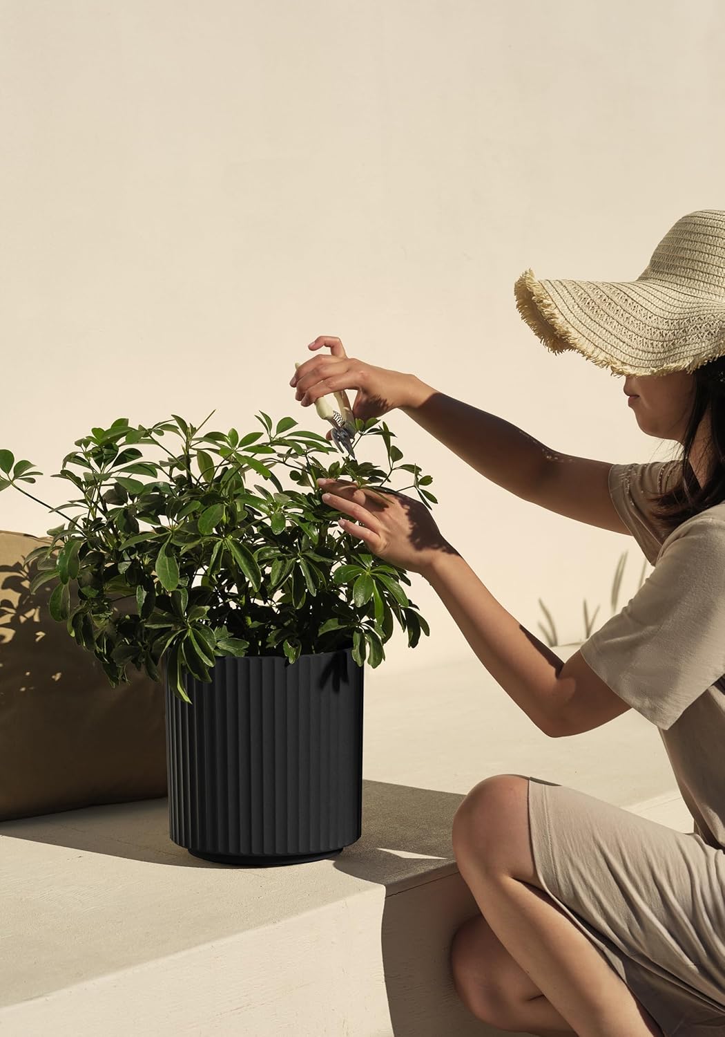 Veradek Demi Series Round Planter for Porch, Patio, Backyard | Durable Plastic-Stone Composite Material | Modern Décor for Tall Plants, Flowers