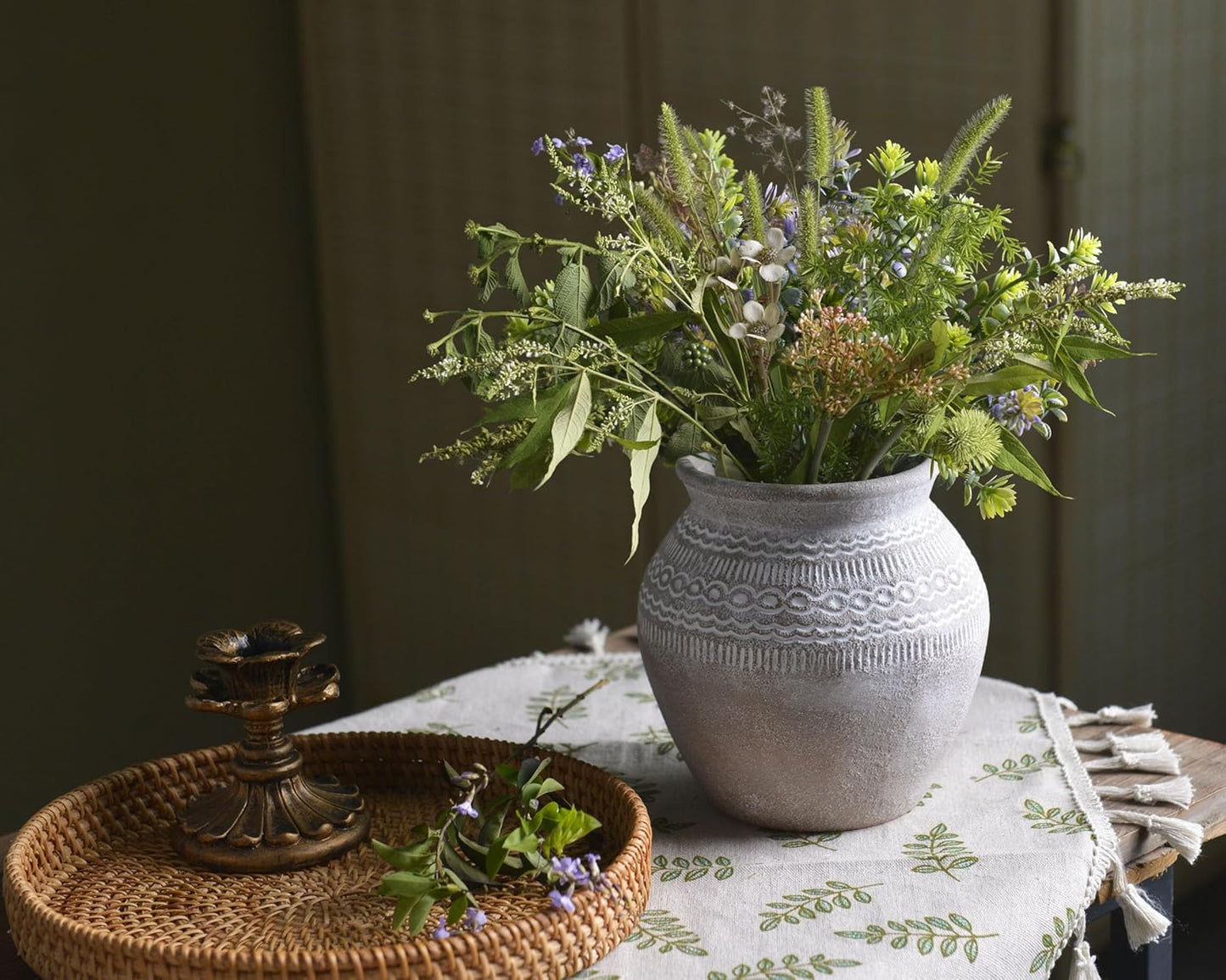 Quoowiit Ceramic Rustic Farmhouse Vase, Distressed Flower Vase for Home Decor, Boho Decorative Vases for Centerpiece Table Decorations, Vases for Living Room Kitchen Entryway Mantle Shelf Decor