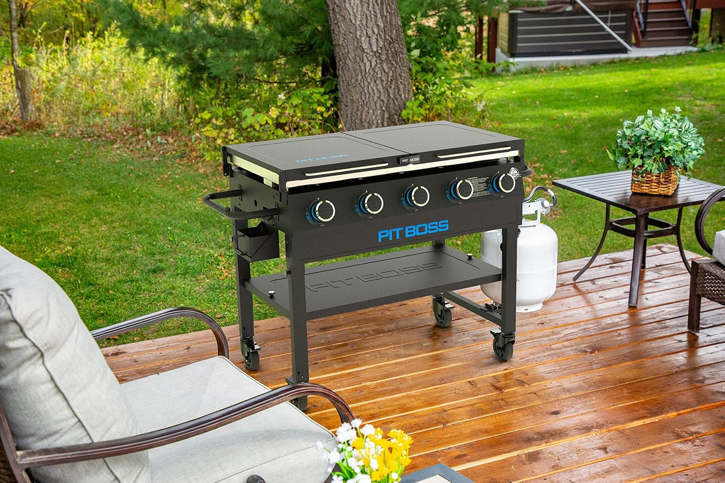 Pit Boss 11004 5-Burner with Folding Shelves Griddle, Black