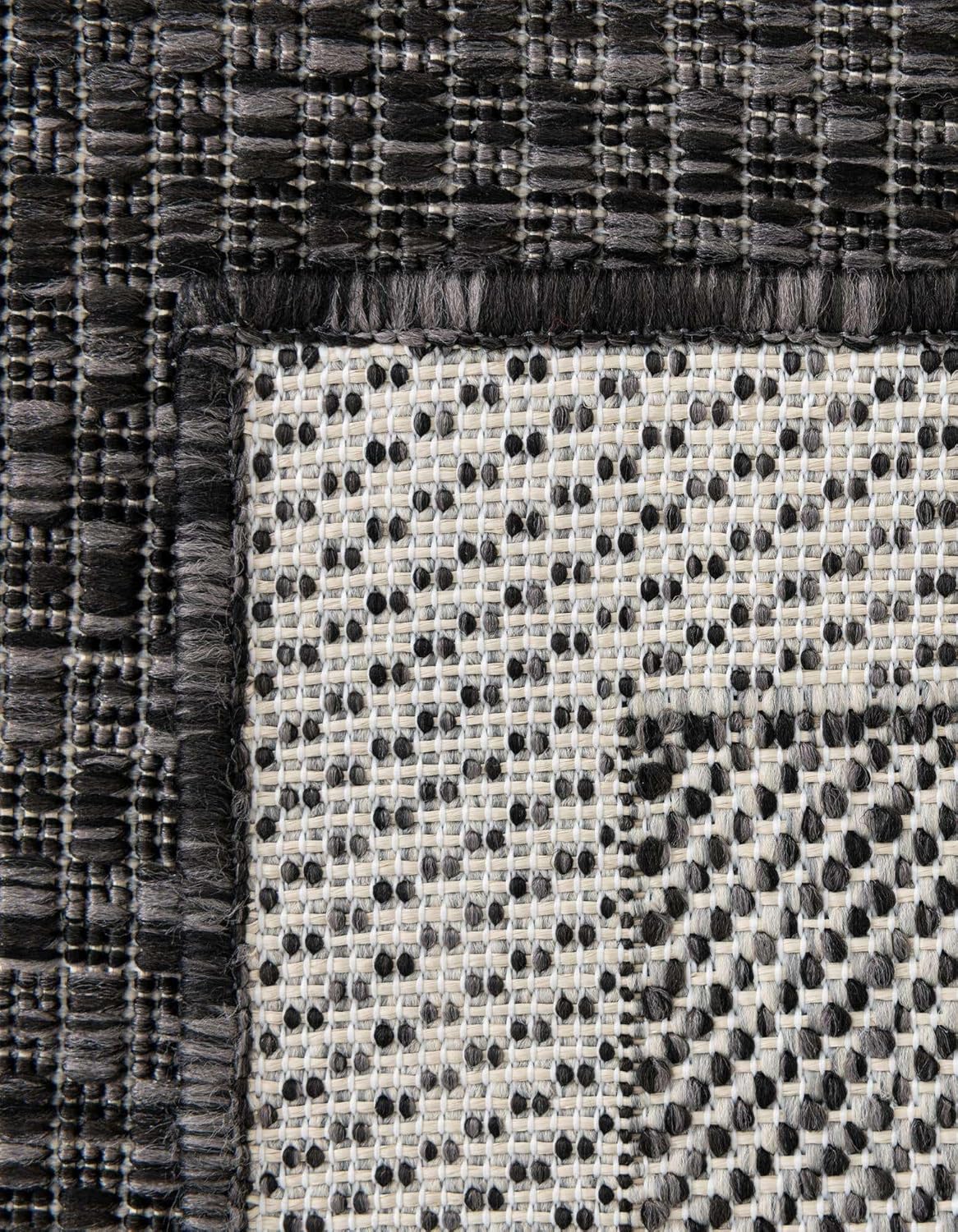 Unique Loom Outdoor Border Collection Area Rug - Soft Border (5' 3" Octagon, Black/ Ivory)