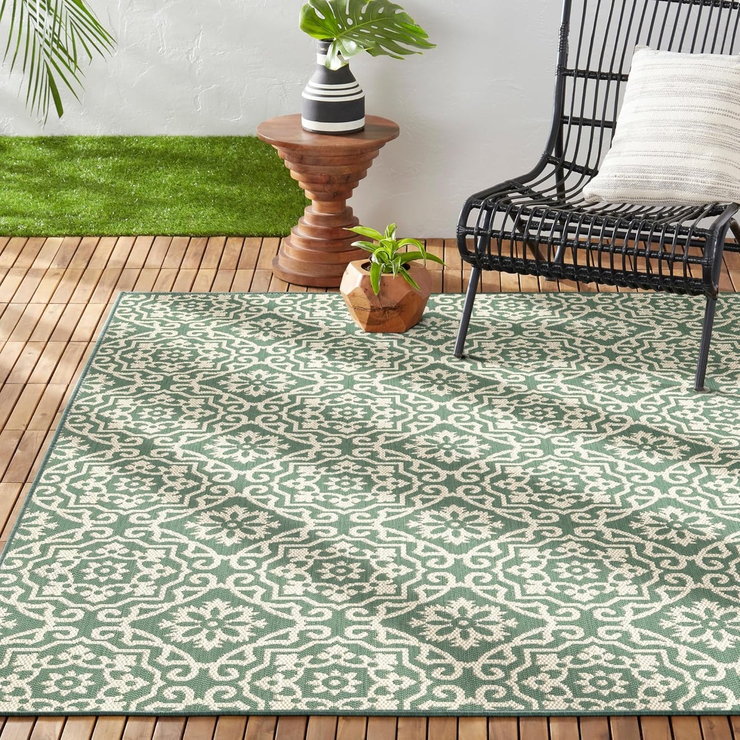 Nicole Miller New York Patio Country Julia Transitional Geometric Indoor/Outdoor Area Rug, Green/Beige, 5'2"x7'2"