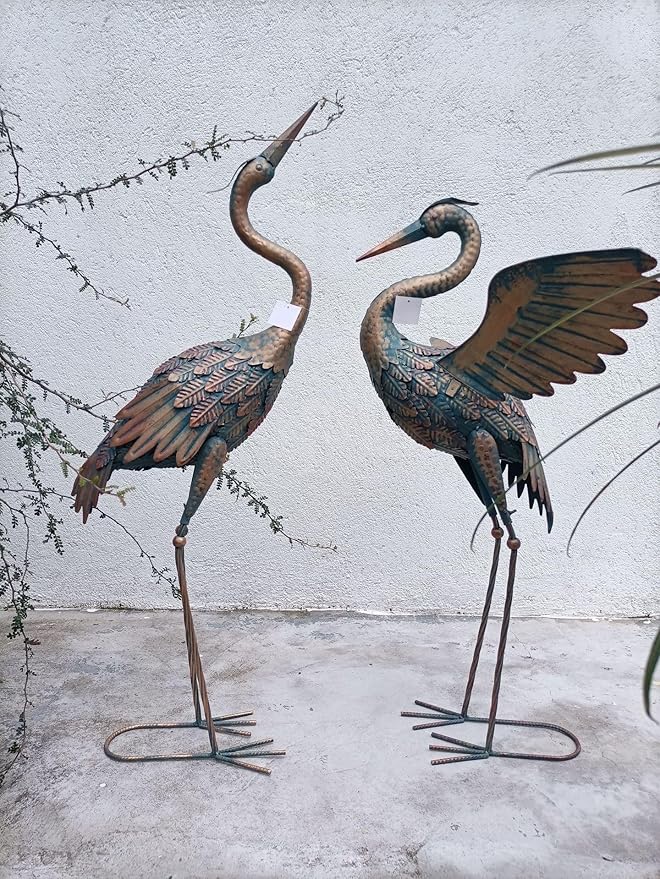 Garden Cranes Statue Retro Animal Sculpture Standing Metal Crane Garden Decoration Metal Yard Art for Yard Outdoor Decoration Set of 2