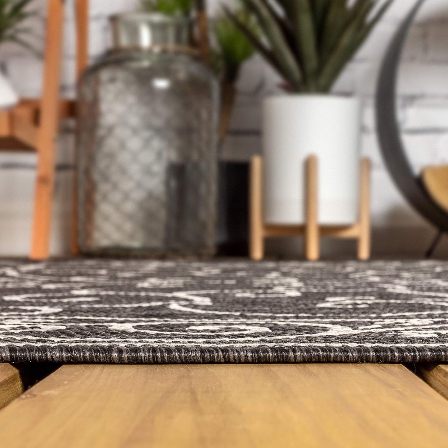 JONATHAN Y SMB106G-5R Charleston Vintage Filigree Textured Weave Black/Gray 5' Round Indoor/Outdoor Area Rug, Pet Friendly, Non-Shedding, Stain Resistant, Easy-Cleaning for Backyard, Patio, Porch