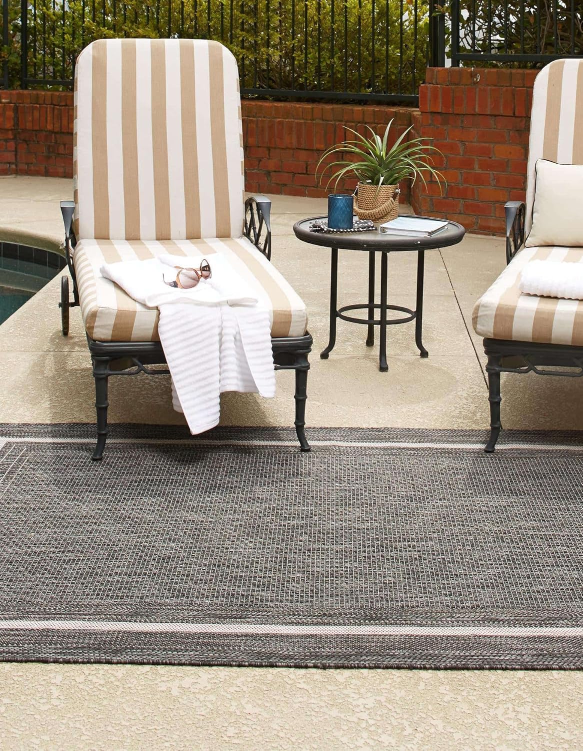 Unique Loom Outdoor Border Collection Area Rug - Soft Border (7' 10" x 10' Rectangle Black/Ivory)